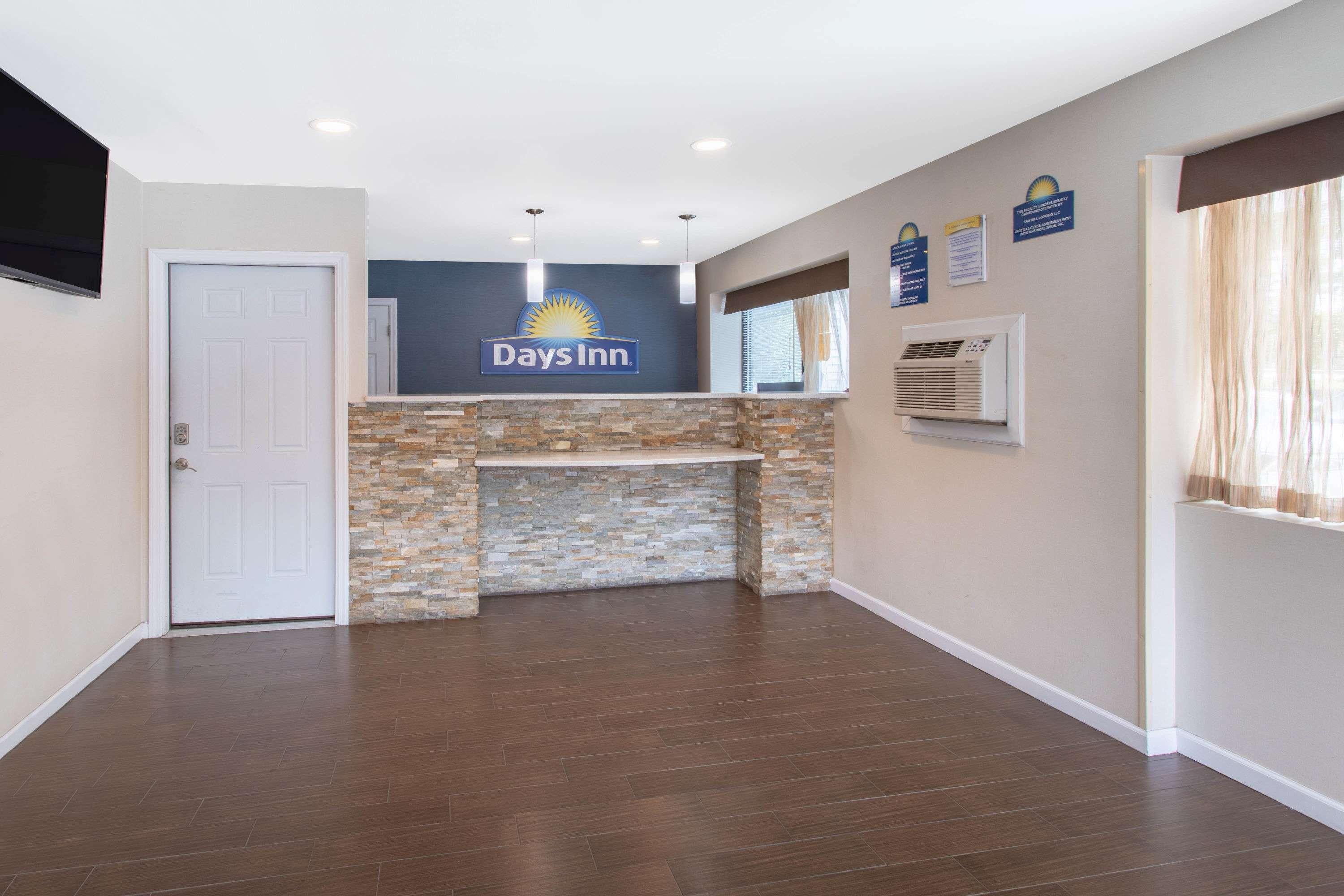 Days Inn By Wyndham Elmsford Exterior photo
