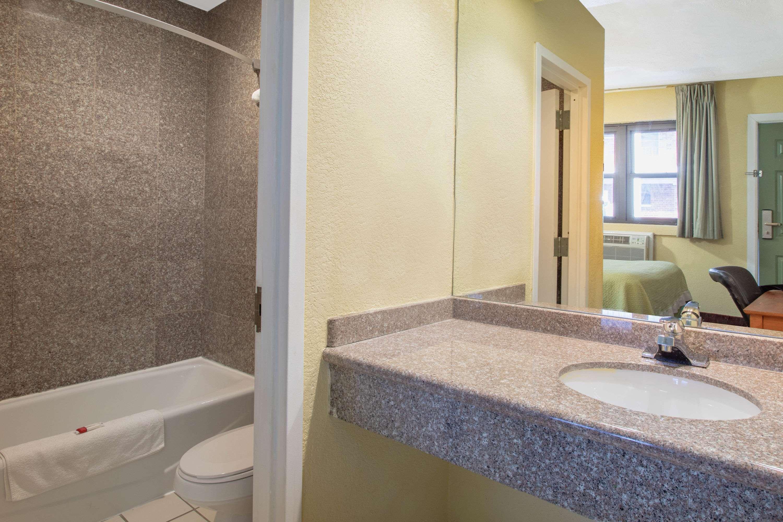 Days Inn By Wyndham Elmsford Exterior photo