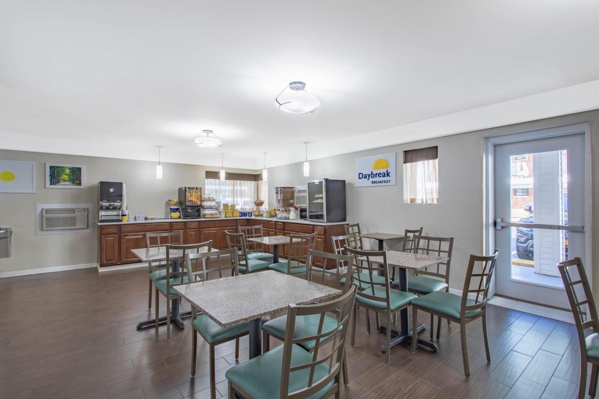 Days Inn By Wyndham Elmsford Exterior photo