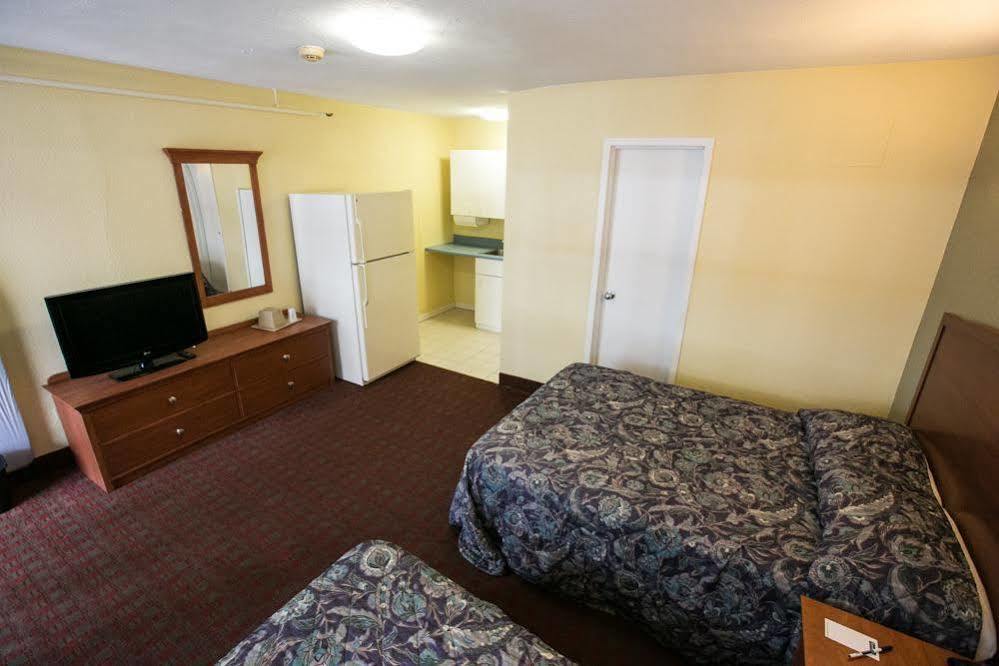 Days Inn By Wyndham Elmsford Exterior photo