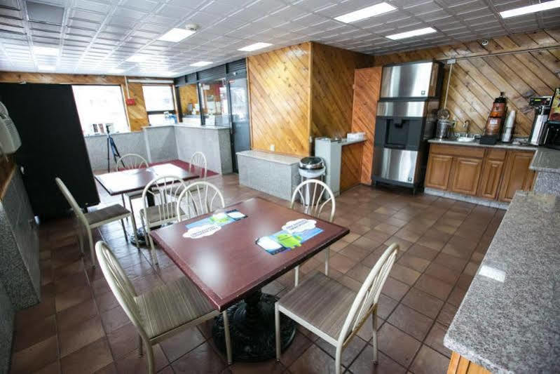 Days Inn By Wyndham Elmsford Exterior photo