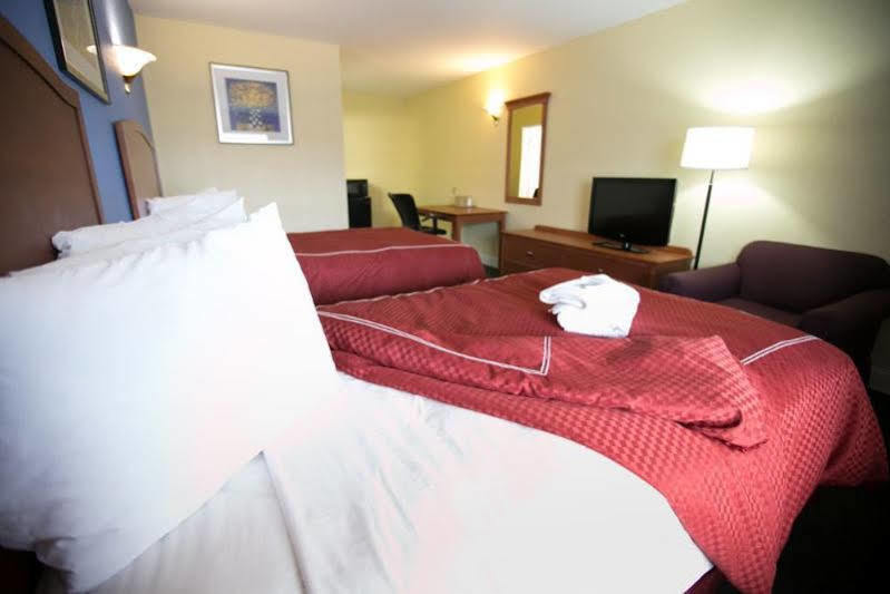 Days Inn By Wyndham Elmsford Exterior photo