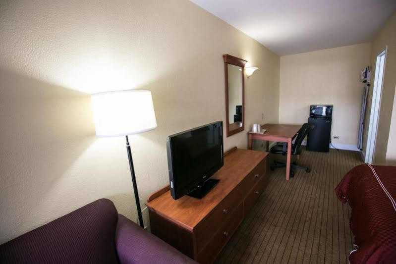 Days Inn By Wyndham Elmsford Exterior photo